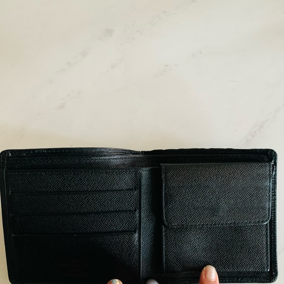 Louis Vuitton | Authentic Vintage Black Epi Leather Men's Wallet - Picture 5 of 9